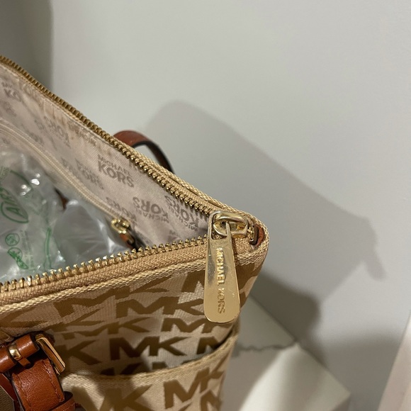 Michael Kors tote - Picture 13 of 13